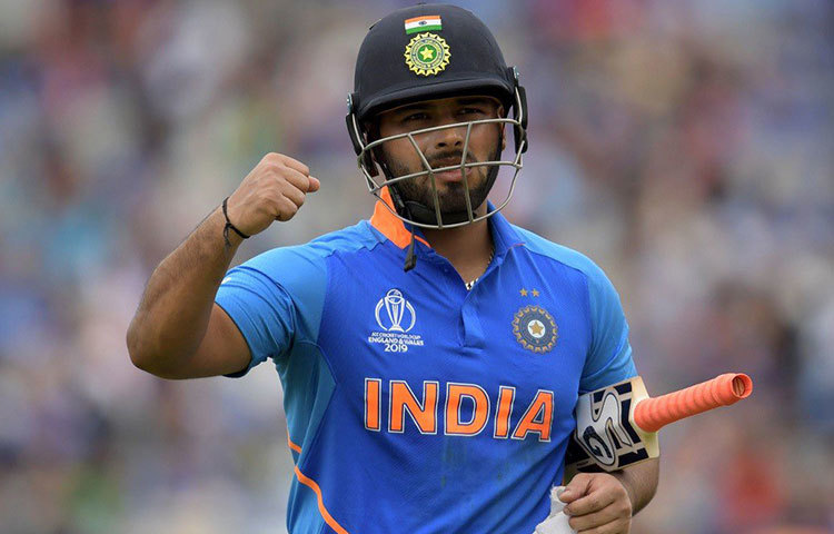 ঋষভ পান্থ: ওয়ানডে ও টি-টোয়েন্টি দলে উইকেটের পিছনে দেখা যাবে এই মারকুটে ব্যাটসম্যানকে। ক্যারিবিয়ান সফর পান্থের অগ্নিপরীক্ষাই বলা যায়। টি-টোয়েন্টি বিশ্বকাপের কথা মাথায় রেখে পান্থকে তৈরি করার কথা ভাবা হচ্ছে।