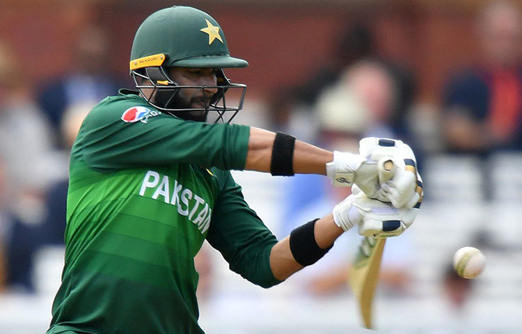 ইমাদ ওয়াসিম: পাক ব্যাটসম্যানের ৩৯ বলে ৪৬ রান লড়াইয়ে রেখে ছিল ভারতের বিরুদ্ধে। তবে কাজে আসেনি সেই রান। বাংলাদেশ ম্যাচেও তার ঝোড়ো ইনিংস পার করতে সাহায্য করে ৩০০ রানের গণ্ডি। তবে সেই ইনিংসও পাকিস্তানকে সেমিফাইনালে তুলতে পারেনি।