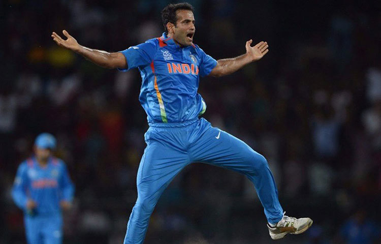 ইরফান পাঠান: বোলার হিসেবেই ভারতীয় দলে আসেন তিনি। কিন্তু গ্রেগ চ্যাপেল ব্যাটসম্যান ইরফানকেও বার করে আনেন। নিয়মিত তিন নম্বরে নামানো হত তাকে। তবে একটি ম্যাচে ব্যাট-বল দুই বিভাগেই ওপেন করেন এই বাঁ-হাতি ক্রিকেটার।