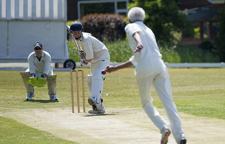 তিন বছর ওয়েস্ট ইন্ডিজে খেলার পর সেসিল চলে যান ইংল্যান্ডে। বিয়ে করেন এনিড নামে এক মহিলাকে। তারপর থেকে ইংল্যান্ডেই থেকে যান তিনি। তার এত বয়স অবধি খেলার রহস্যও ফাঁস করেছেন তিনি।