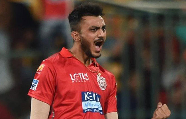 অক্ষর প্যাটেল: অলরাউন্ডার হিসেবে দলে থাকার সম্ভাবনা অক্ষর প্যাটেলের। বাঁ-হাতি বোলার হিসেবে কার্যকর ভূমিকা নিতে পারেন।