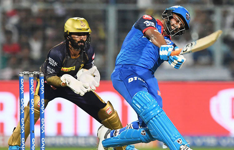 বিশ্বকাপের চূড়ান্ত দলে ঋষভ পান্থকে নেওয়ার জন্য অনেকেই প্রশ্ন করেছেন। তার মধ্যে সৌরভ গাঙ্গুলি অন্যতম। তার পরামর্শে নতুন করে যেন পাওয়া যাচ্ছে পান্থকে। মহারাজের ঘরের মাঠও হতাশ করল না ভারতীয় দলের বাঁ-হাতি উইকেটরক্ষকটিকে।