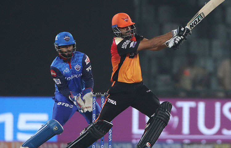 এর আগে রাজস্থান রয়্যালসের হয়ে ৩৭ বলে দ্রুততম শতরানের রেকর্ড রয়েছে ইউসুফ পাঠানের। সেটা ছিল ২০১০ সাল, বিপক্ষে ছিল মুম্বাই ইন্ডিয়ানস। এ ছাড়াও ২০১৩ সালের আইপিএলে ৩৮ বলে শতরান পূর্ণ করেন ডেভিড মিলার। তিনি তখন খেলতেন রয়্যাল চ্যালেঞ্জার্স ব্যাঙ্গালুরুর হয়ে। তবে এখন পর্যন্ত গেইলের এই রেকর্ডও কেউ ভাঙতে পারেননি। গেইল চলতি বছরও আইপিএলে খেলছেন, নিজের রেকর্ড নিজে ভাঙতে পারেন কি না তিনি- সেটাই দেখার।