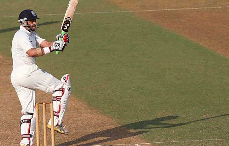 ফিল্ডিংয়েও তিনি অনবদ্য ছিলেন। ইনজামাম উল হকের একটি অসাধারণ ক্যাচ নিয়েছিলেন তিনি পাকিস্তানের বিরুদ্ধে একটি ম্যাচে।