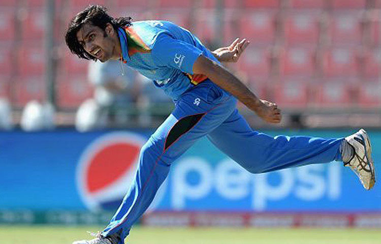 শাপুর জাদ্রান: আফগানিস্তানের বাঁহাতি সিমারটির দখলে রয়েছে ৪৩টি উইকেট। প্রথম শ্রেণির ক্রিকেটও রয়েছে ভাল সাফল্য। তাকে দলে না রাখায় অবাক হয়েছিলেন অনেকেই।