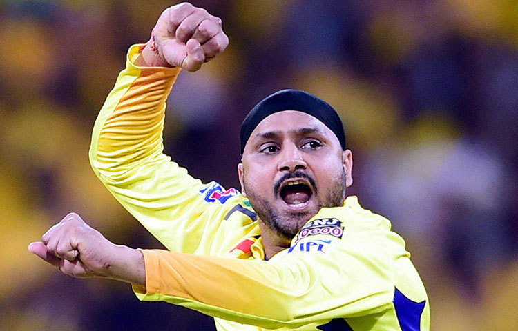 আট নম্বরে নামতে পারেন হরভজন সিং। তার অভিজ্ঞতা দলের সম্পদ। তার হাতে বল থাকলে বিপক্ষের ব্যাটসম্যানদের ভয় ধরবেই।