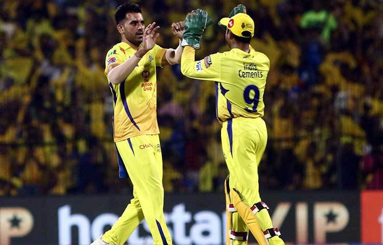 রঞ্জি ট্রফিতে অভিষেকেই ১০ রানে দিয়ে ৮ উইকেট নিয়েছিলেন দীপক। বয়স তখন ১৮। হায়দরাবাদ ২১ রানে অল আউট হয়ে যায়। ২০১১ সালে রাজস্থান রয়্যালসে সুযোগ মিললেও চোটের কারণে খেলতে পারেননি।