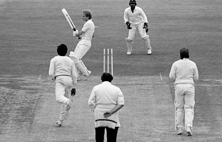 পাঁচ বা তার একাধিক উইকেটের ক্ষেত্রে সেরা বোলার ছিলেন শ্রীলঙ্কার আশান্থা ডে মেল। দু’বার পাঁচ বা তার বেশি উইকেট নিয়েছিলেন তিনি।