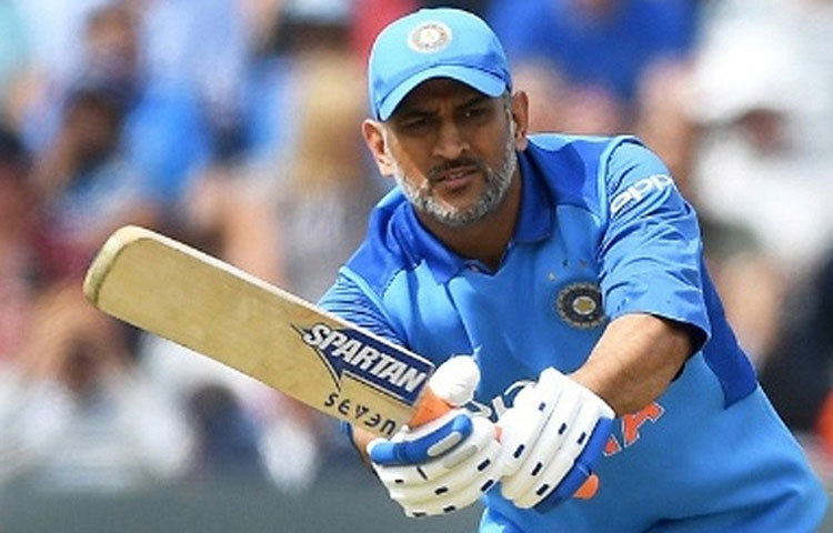 মহেন্দ্র সিং ধোনি, ভারত বিশ্বকাপ জিতেছে এই উইকেটরক্ষক-ব্যাটসম্যানের হাত ধরেই। শেষ বিশ্বকাপের পর ২০০০-এর উপর রান করেছেন। ৬১ ইনিংসে গড় ৪৪। স্ট্রাইক রেট ৮১-এর চেয়ে খানিকটা বেশি। গত বিশ্বকাপের পর থেকে সবচেয়ে বেশি ৩৫টি স্টাম্পিংয়ের রেকর্ড রয়েছে তার দখলে। ভারতের সমর্থকরা তার দিকে তাকিয়ে, এমনটা বললে ভুল হবে না।