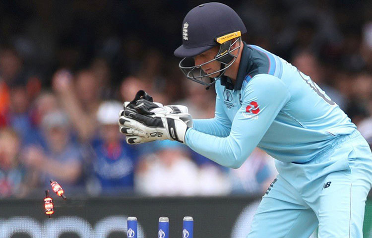 এই ইংল্যান্ড দলের ফিল্ডিংও বেশ ভাল। রুটের হাতেই জমা পড়েছে ১২টি ক্যাচ। উইকেটের পিছনে ভাল ফর্মে জস বাটলারও। তার ১৩টা শিকারের মধ্যে ১১টি ক্যাচ ও ২টি স্টাম্প।