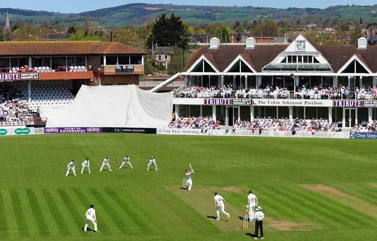 গ্লেন টার্নারকে চ্যালেঞ্জ করতে পারেন ক্লাইভ রাইস। ১৯৮১ সালে হ্যাম্পশায়ার-এর বিরুদ্ধে নটিংহ্যাম্পশায়ার-এর প্রথম ইনিংসে ১৪৩ রানের মধ্যে ক্লাইভ একাই করেন ১০৫ রান। তিনি ছাড়া একমাত্র টিম রবিনসন দুই অঙ্কের ঘরে নিজের স্কোর নিয়ে যেতে সক্ষম হয়।