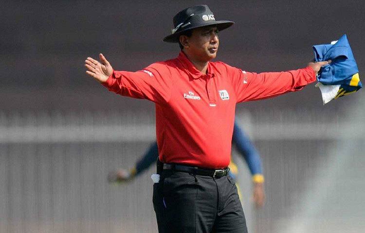 তবে এই তালিকায় নেই কোনো ভারতীয় আম্পায়ার। ম্যাচ রেফারির তালিকায় জাভাগাল শ্রীনাথের নাম টিমটিম করলেও আম্পায়ারের তালিকায় নেই কোনো ভারতীয়।