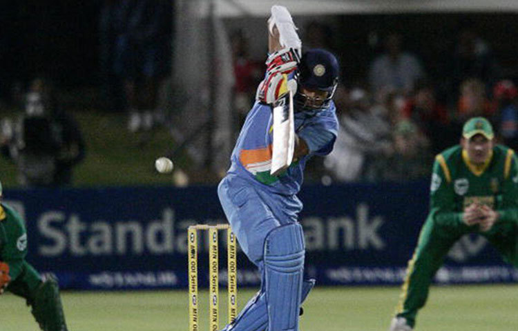 ২০০৫ সালে কলকাতাতে দক্ষিণ আফ্রিকার বিরুদ্ধে একটি ম্যাচে ওপেন করেন তিনি। যদিও চ্যাপেলের অনেক পরীক্ষা-নিরীক্ষার মতো এই পরীক্ষাও ব্যর্থ হয়। সে দিন খাতাই খুলতে পারেননি তিনি। ভারতও হেরে যায় দশ উইকেটে।