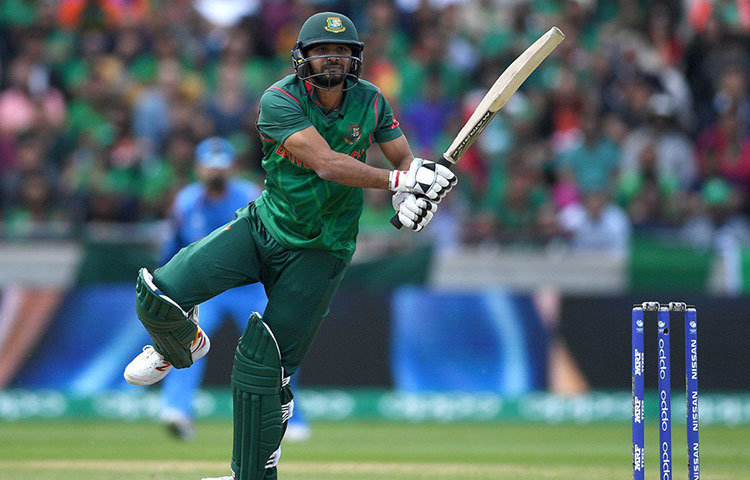 মাশরফি ২০০৯ সালে ছিলেন কলকাতা নাইট রাইডার্স দলে। পরে ব্যাট করতে নেমে ২ রান করেন তিনি। মোর্তাজা ৪ ওভার বল করে ৫৮ রান দেন, ইকনমি রেট ১৪.৫০। ওই ম্যাচ জিতে যায় ডেকান চার্জার্স। পরে দলে থাকলেও আর মাঠে নামেননি এই অলরাউন্ডার।