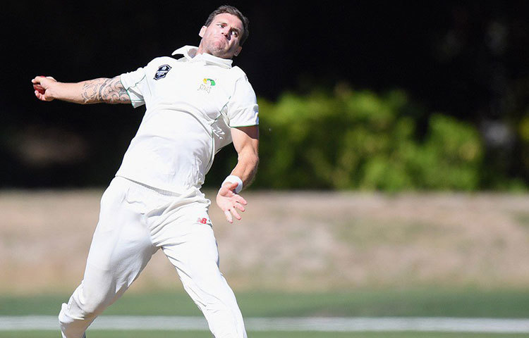 নিউজিল্যান্ডের অলরাউন্ডার ডউগ ব্রেসওয়েল ২০১২ সালে খেলেন দিল্লি ক্যাপিটালসে। ৪ ওভার বল করেন, ৩২ রানে ৩ উইকেট নেন। প্যাভিলিয়নে ফেরান বিরাট কোহলিকে। কিন্তু অদ্ভুত ভাবে বাদ পড়েন দল থেকে। আর কখনও ফিরে আসেননি আইপিএলে।