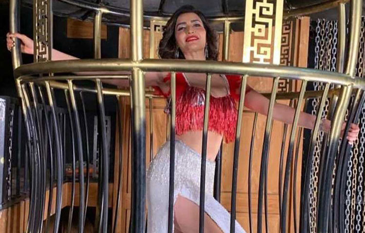 তার প্রথম ছবি ‘দোস্তি: ফ্রেন্ডস ফরএভার’। কাজ করেছেন ‘গ্র্যান্ড মাস্তি’, ‘সঞ্জু’-র মতো ছবিতেও। দক্ষ অভিনেত্রী করিশ্মা ইদানীং পোল ডান্সেও বাজিমাত করেছেন। বিশেষ করে হেলেনের উপর চিত্রায়িত জনপ্রিয় গানের সঙ্গে তার পারফরম্যান্স ভক্তদের কাছে প্রশংসিত হয়েছে।