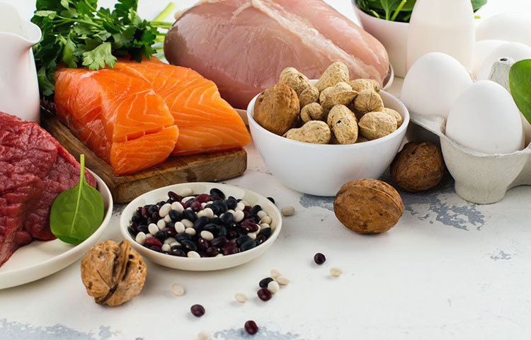 লো ফ্যাট নো কার্বসের ডায়েট মেনে চললে ওজন কমে ‌দ্রুত। শরীরও সুস্থ থাকে। পুষ্টিবিদরা এই ডায়েটের পরামর্শ দিয়ে থাকেন অনেককেই। কিন্তু শুধুমাত্র কার্বোহাইড্রেট সরিয়ে দিয়ে আর প্রোটিন বাড়িয়ে দিলেই কাজ হবে ভাবছেন? পুষ্টিবিদ ও ফিটনেস এক্সপার্টরা কিন্তু অন্য কথা বলছেন।