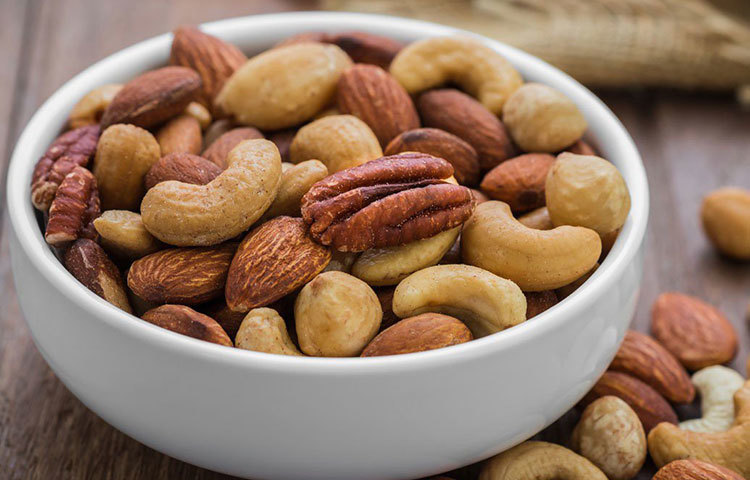 তাই ঘি-মাখন কম খাওয়াই ভালো। তাতে ডায়েটের ভারসাম্য থাকে। প্রোটিনজাত খাবার ও সামান্য তেল-মশলা থেকেও শরীরে বেশ কিছুটা ফ্যাট ঢুকেই পড়ে। এরপরেও ফ্যাট যেটুকু দরকার, তার জন্য ভরসা রাখুন বাদাম জাতীয় খাবারের উপর। সপ্তাহে এক দিন এক চামচ ঘি-মাখনও চলে। আস্থা রাখতে পারেন ডার্ক চকোলট, ফুল ক্রিম পনিরের উপর।