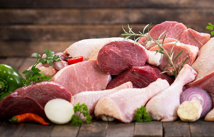 গরমে যতটা সম্ভব সি-ফুড বা অল্প সেদ্ধ মাংস না খাওয়ার চেষ্টা করুন। এ সব খাবার থেকে ডায়রিয়ার জীবাণু ছড়ায়।