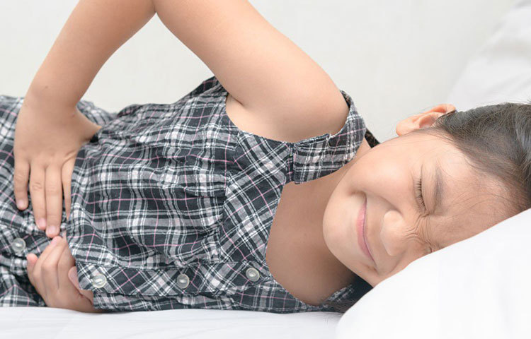 মেডিসিন বিশেষজ্ঞদের মতে, শিশুরা এতে তুলনামূলক বেশি আক্রান্ত হয়। তাদের রোগ প্রতিরোধ করার ক্ষমতাও কম থাকে। তবে বড়দের ক্ষেত্রেও সময় মতো চিকিৎসা শুরু না করলে এই অসুখ মারাত্মক আকার নিতে পারে।