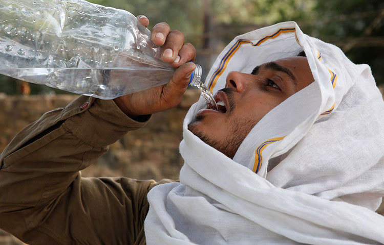ডায়রিয়া রুখতে তো বটেই, তা ছাড়াও সারা বছরই পরিষ্কার পানি খান। রাস্তাঘাটের যে কোনো জায়গা থেকে পানি খাবেন না। মিনারেল ওয়াটার বা ফোটানো জল খান। তবে ডায়রিয়া আক্রান্ত অঞ্চলে বাস করলে আর একটু বেশি সচেতন হতে হবে।