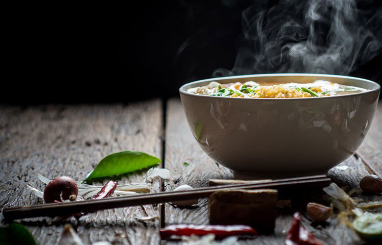 এ ছাড়াও কিছু সতর্কতা মেনে চলুন। যেমন, খাবার বেশিক্ষণ ফেলে রাখবেন না। গরম অবস্থাতেই খান। ঠান্ডা হয়ে গেলে আবার গরম করে তবেই খান। কারণ, খাবার ঠান্ডা হলে তাতেও কিছু ক্ষতিকর ব্যাকটেরিয়া বাসা বাঁধে। সেগুলোও ডায়রিয়াকে ডেকে আনে।