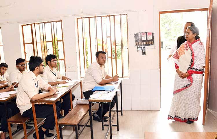 প্রশ্নফাঁস ছাড়াই এইচএসসি পরীক্ষা সুষ্ঠুভাবে শেষ হবে বলে মন্তব্য করছেন শিক্ষামন্ত্রী ডা. দীপু মনি। ছবি: দিপ্লব দিক্ষিৎ