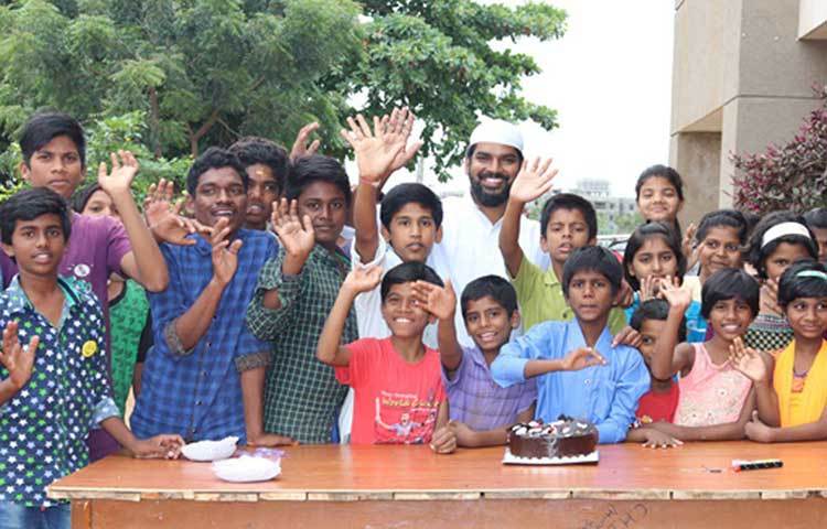 ওই ব্যক্তি অন্য সাবস্ক্রাইবারদের কাছ থেকেই অর্থ সাহায্যের আবেদন করতে জানান। মইনুদ্দিনরাও ঠিক করেন শেষ একটা ভিডিও তারা চ্যানেলে আপলোড করবেন। যার বিষয়বস্তুই হবে তাদের বর্তমান পরিস্থিতি জানিয়ে সাহায্যের আবেদন করা।
