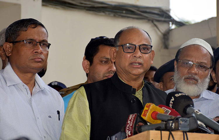 কমপুরের টিকিট বিক্রির সার্বিক বিষয় নিয়ে কথা বলছেন রেলমন্ত্রী। ছবি: বিপ্লব দিক্ষিৎ