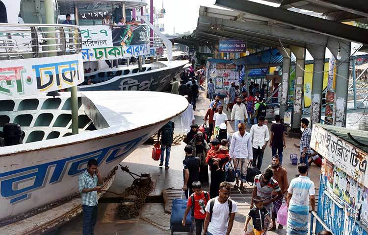 ঈদ করতে বাড়ি ফেরা যাত্রীদের সেবা দিতে প্রস্তুত রয়েছে বিভিন্ন কোম্পানির লঞ্চ।