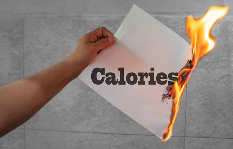 প্লাঙ্কের সময় পেট ভিতর দিকে টেনে রাখতে পারলে আরও উপকার পাবেন। তবে এটি করার আগে ট্রেনারের পরামর্শ ও সাহায্য নিয়ে করবেন। শরীরের ক্যালোরি এতে বেশি বার্ন হবে।