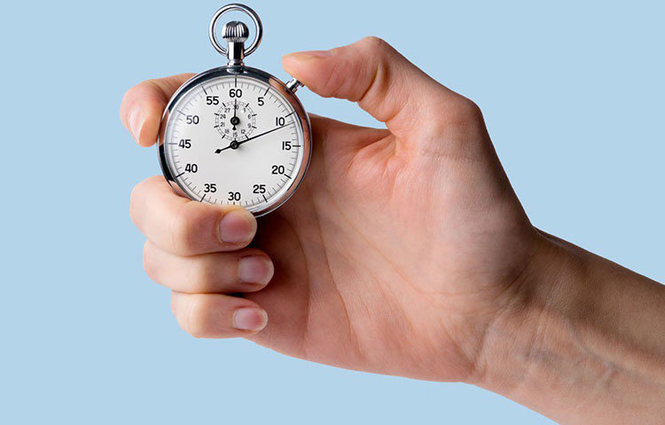 প্রথম কয়েক দিন ১০ সেকেন্ড ধরে থাকুন। শরীরে সয়ে এলে তা বাড়িয়ে ২০ সেকেন্ড করুন। ধীরে ধীরে এভাবে সময় বাড়ান। এক মিনিট টানা এমন প্লাঙ্ক ধরে রাখতে পারলে বুঝবেন, শরীর প্লাঙ্কের জন্য যেমন তৈরি হয়েছে, তেমনই মেদও কমছে ধীরে ধীরে। ওজন পাল্লায় দাঁড়ালেই এই দিনকয়েকের তফাত বুঝবেন।