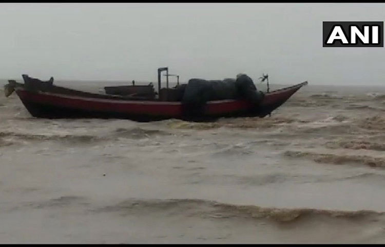 পানি, বিদ্যুৎ পরিষেবা স্বাভাবিক রাখার পাশপাশি এবং গাছ-বাড়ি ভেঙে পড়লে সেই পরিস্থিতি মোকাবিলা করার মতো বাহিনী জেলায় জেলায় তৈরি রাখা হচ্ছে।