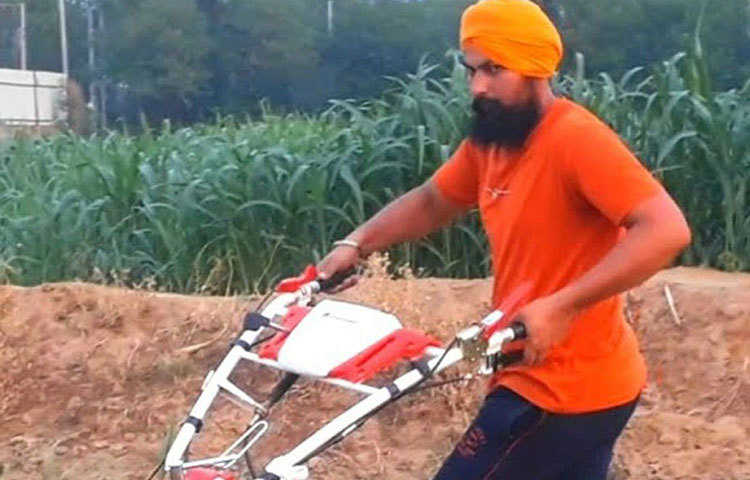 দর্শনের উপার্জন আসে ইউটিউব থেকে। মাঠে চাষের পাশাপাশি দর্শন একজন ইউটিউব ফার্মারও। তার ইউটিউব চ্যানেল ‘ফার্মিং লিডার’-এর ফলোয়ার ২ কোটি ১০ লাখ। আর তা থেকে প্রতি মাসে দর্শনের আয় ২ লাখ টাকা।