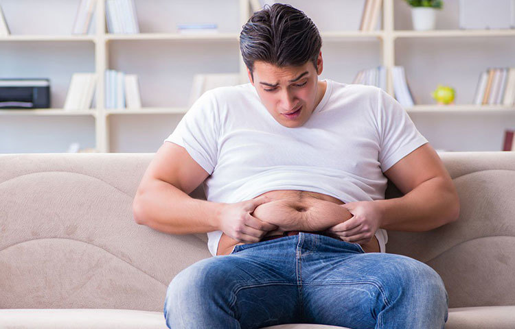 শরীরে চর্বি জমলে কিছু দিন জোরদার হাঁটাহাঁটি, ডায়েট মেনে খাওয়াদাওয়া আর পর্যাপ্ত ঘুমিয়ে কিছুটা মেদ কমিয়ে ফেলার চেষ্টা করেন অনেকেই। এতে শরীরের সার্বিক ওজন কমলেও পেটের মেদ সব সময় এতে কব্জায় আসে না। এমনিতেই ভুঁড়ি কমাতে সময় ও পরিশ্রম দুইই বেশি লাগে।