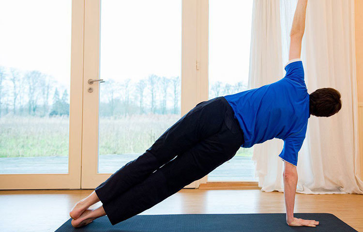 কোমরকে টোনড রাখতে ও ভুঁড়ি কমাতে যেমন কাজে আসে, তেমনই হজমশক্তি বাড়াতেও এই সাইড প্লাঙ্ক খুবই কার্যকর। প্রতি তিনটায় এক সেট সম্পূর্ণ হবে। প্লাঙ্কের মতোই এটিও তিন সেট করার চেষ্টা করুন। তবে প্রথম দিকে দুটি সেটই যথেষ্ট।