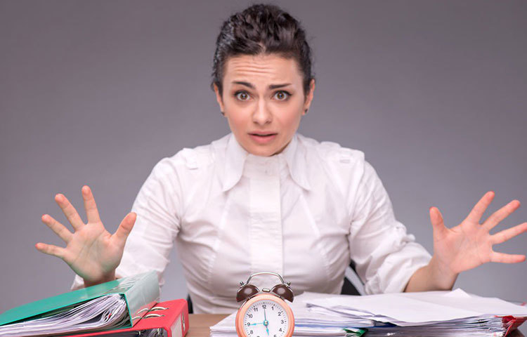 শরীরের খেয়াল রাখা মানেই দিনে একবার জিমে ছোটা তা কিন্তু নয়। সারাদিনে একটু সময় বের করতে পারলেই মেদের ভার হালকা করতে পারেন আপনিও। দরকারি ডায়েটের সঙ্গে কেবল ঠিকঠাক কিছু শরীরচর্চা, যা কিনা জিমে না গিয়েও সহজেই সারতে পারেন এবং খুব একটা সময়সাপেক্ষও নয়।