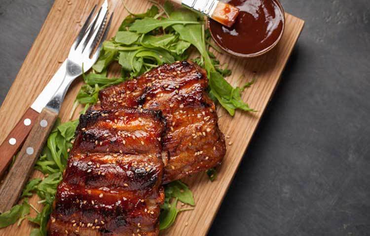 ফ্যাট জমার ভয়ে ডায়েট থেকে বাদ দিয়েছেন সব ফ্যাট জাতীয় খাবার। এমনকি, ফ্যাট-ফ্রি ডায়েট মানতে গিয়ে শরীরে যেটুকু ফ্যাট প্রয়োজন জুটছে না তাও। ফলে ক্লান্তি দানা বাঁধছে শরীরে। ত্বক শুষ্ক হয়ে পড়ছে। তৈরি হচ্ছে নানা জটিলতা। পুষ্টিবিদদের মতে, ফ্যাটলেস নয়, বরং লো ফ্যাট আর নো কার্বসের মন্ত্রেই জয় করুন মেদের ভয়।