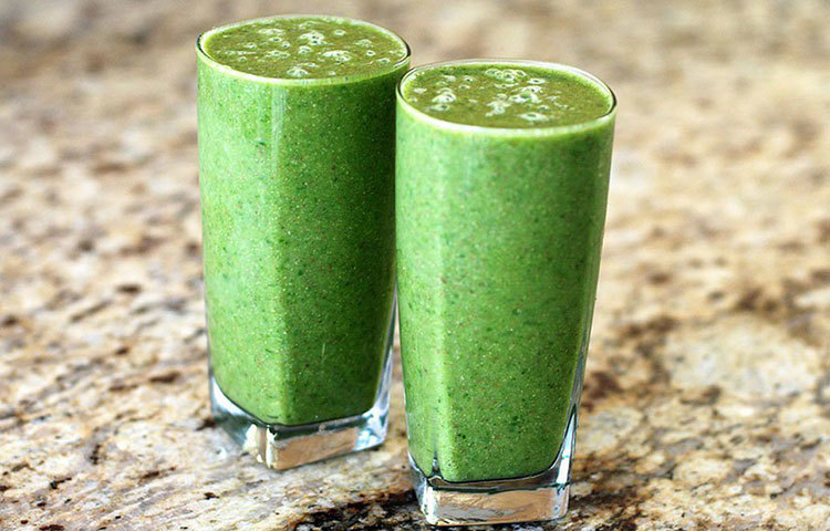 নরম পানীয় ভালবাসেন, এ দিকে ভয় মেদ জমে যাওয়ার। তাই শ্যাম, কুল দুই-ই রাখতে বেছে নিয়েছেন ডায়েট পানীয়। ‘দ্য আমেরিকান গেরিয়াট্রিকস সোসাইটি’-র গবেষণায় উঠে এসেছে, ডায়েট পানীয়ে যে কৃত্রিম চিনি মেশানো হয়, তাতে শরীরে ক্ষতির পরিমাণই বাড়ে। মেদও বাড়ে এতে।