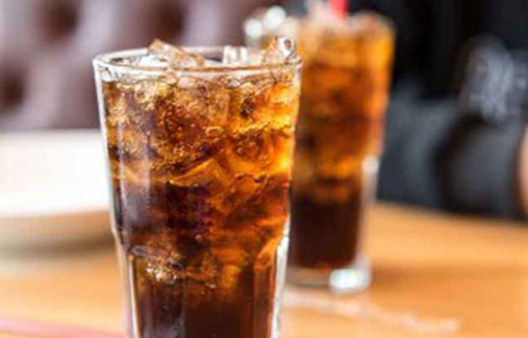 খাবার নয়, পেট ভরাতে আস্থা রাখছেন বিভিন্ন মেদ ঝরানোর শেকে। পুষ্টিবিদদের মতে, এই শেকের উপর ভরসা করতে গিয়ে লিন কাট প্রোটিন, বিভিন্ন স্বাস্থ্যকর ফ্যাট কিছুই প্রায় শরীর পায় না। তাই চিবিয়ে খাওয়া যায় এমন খাবারেই আস্থা রাখছেন বিজ্ঞানীরাও।