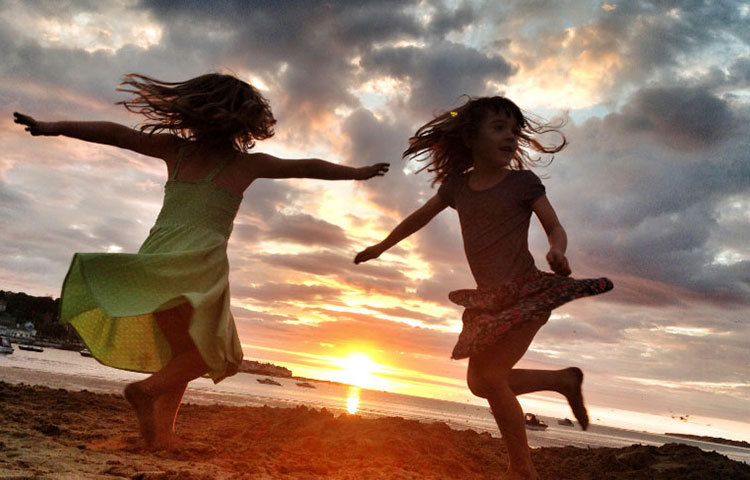 একাধিক সমীক্ষায় দেখা গিয়েছে, মস্তিষ্কের গঠন অনুয়ায়ী মেয়েরা ছেলেদের তুলনায় বেশি অনুভূতিপ্রবণ হয়।