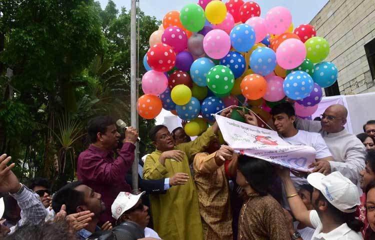 বেলুন ও পায়রা উড়িয়ে চলচ্চিত্র দিবসের উদ্বোধন করেন তথ্যমন্ত্রী ড. হাছান মাহমুদ।