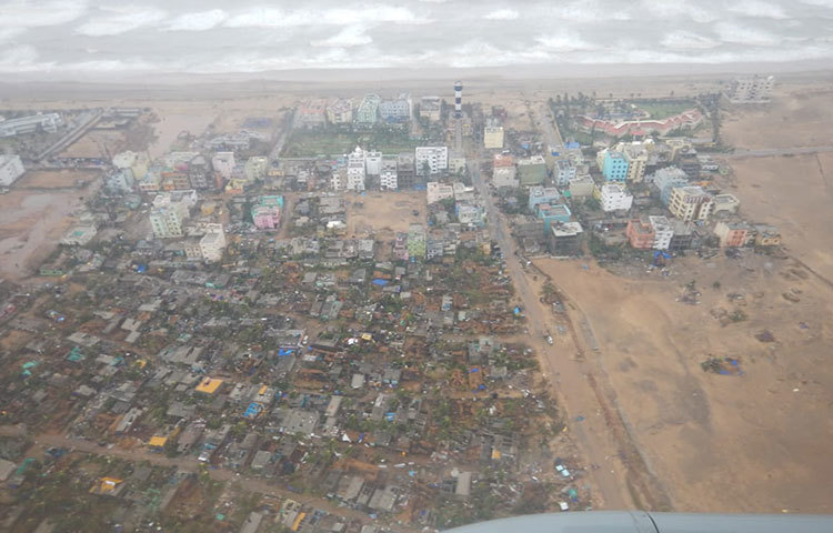 ঝড়ের ফলে বিদ্যুত সরবারহের যে ক্ষতি হয়েছে তাতে তা চালু করাই এখন সরকারের কাছে সবচেয়ে বড় চ্যালেঞ্জ। অধিকাংশ জায়গায় খুঁটি উপড়ে পড়েছে। রাস্তার গাছ এসে পড়েছে বিদ্যুতের তাতে। তবে সরবারহ চালু করতে যুদ্ধকালীন তৎপরতায় কাজ শুরু করেছে বিদ্যুৎ দফতর।