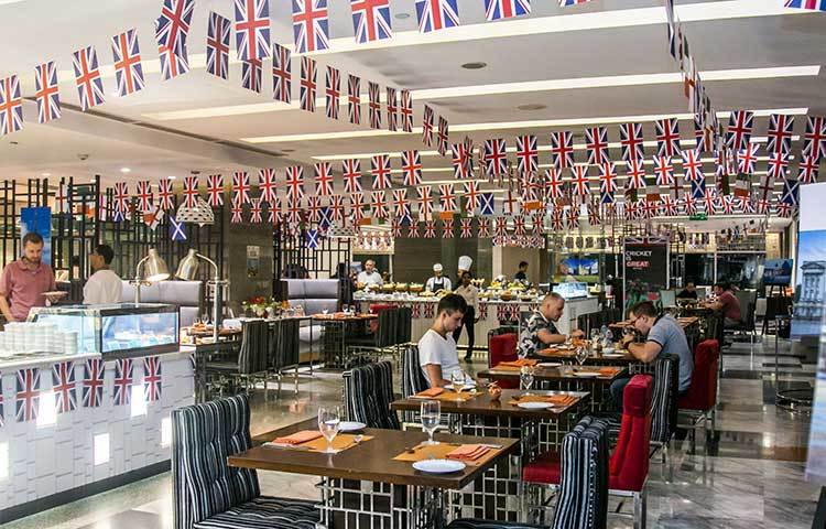 এছাড়াও, উৎসব চলাকালীন সময়ে ‘লেটেস্ট রেসিপি’ রেস্টুরেন্টকে ব্রিটিশ আবহে সাজাতে তৈরি করা হয়েছে লন্ডন ব্রিজ, লন্ডন আই, পার্লামেন্ট হাউজের থিম এবং গ্রেট ব্রিটেনের চারটি রাজ্য যথাক্রমে ইংল্যান্ড, স্কটল্যান্ড, ওয়েলস এবং নর্দান আয়ারল্যান্ডের পতাকা।