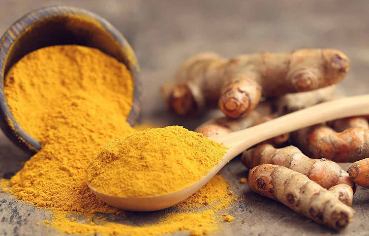 প্রতিদিন পাতে রাখুন হলুদ। কারণ, হলুদ লিভার পরিষ্কারের পাশাপাশি রক্ত পরিশোধনে সাহায্য করে।