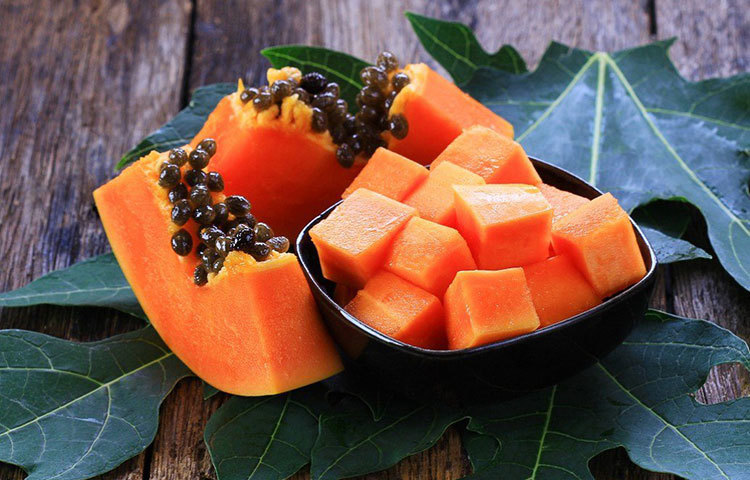 পেঁপে তো ভারতীয় উপমহাদেশে বেশ জনপ্রিয় একটি ফল। পেটের অসুখ অথবা অন্য যে কোনো ব্যাধিতে ডাক্তাররা সচরাচর রোগীকে পেঁপে খেতে বলেন। কিন্তু জিন প্রযুক্তিতে কৃত্রিম উপায়ে তৈরি পেঁপে নিষিদ্ধ করেছে জাপান এবং দক্ষিণ কোরিয়া।