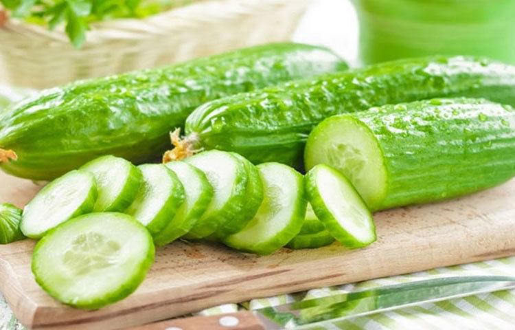 শশা রক্তচাপ নিয়ন্ত্রণে রাখতে সাহায্য করে। একই সঙ্গে ক্ষতিকারক পদার্থ শরীর থেকে বের করে দিয়ে রক্ত পরিষ্কার রাখতে সাহায্য করে।