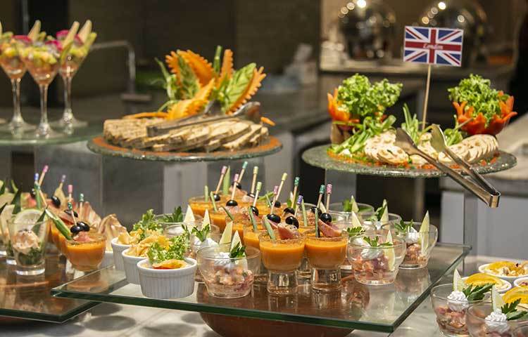 ব্রিটিশ খাবারের প্রকৃত স্বাদ আস্বাদনে নগরবাসীর জন্যে দারুণ একটি সুযোগ তৈরি করবে এ উৎসব।’ ব্রিটিশ ফুড উইক চলাকালীন সময়ে বুফে ডিনারের জন্যে জনপ্রতি খরচ হবে ৩৯০০ টাকার বেশি। এর বাইরে, এ উৎসব উপলক্ষে বিভিন্ন ব্যাংকের কার্ডের সাথে থাকছে ‘বাই ওয়ান গেট ওয়ান’ অফার।