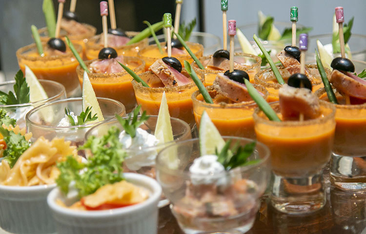 ঢাকায় নিযুক্ত ব্রিটিশ হাই কমিশনার রবার্ট চ্যাটার্টন ডিকসন উৎসব নিয়ে বলেন, ‘বিগত ৩০ বছরে ব্রিটিশ রন্ধনশৈলীতে রীতিমত এক ধরনের বিপ্লব ঘটে গেছে। এটা সম্ভব হয়েছে এইন্সলি হ্যারিয়েট, জেইমি অলিভার, হেস্টন  
ব্লুমেনথাল এবং বাংলাদেশি বংশদ্ভুত নাদিয়া হুসেইনের মত গুণী রন্ধন শিল্পীদের জন্য।’