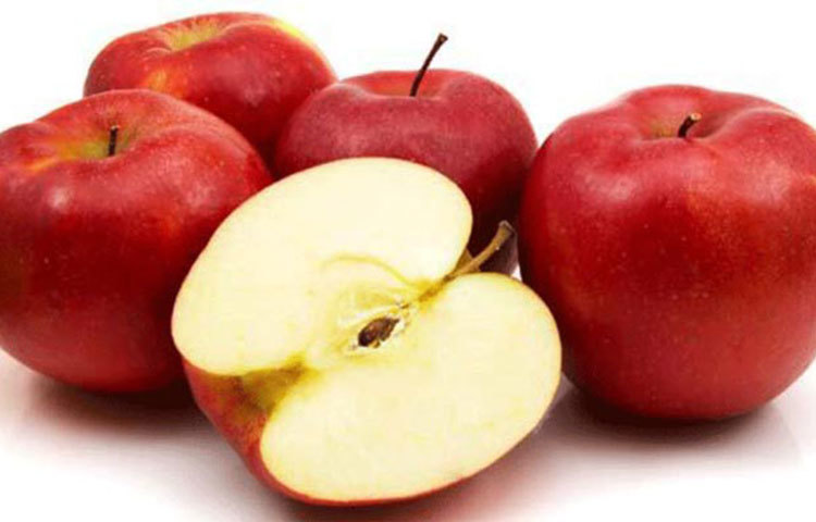 ক্যান্সার প্রতিরোধে আপেল অন্যতম ভূমিকা পালন করে। এই ফলটি আমাদের দেশে বারো মাসই পাওয়া যায়।